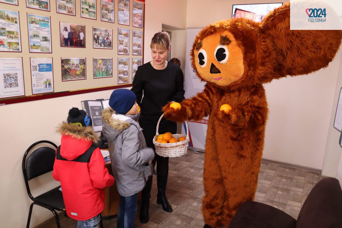 нежные эмоции. весна любовь. радость счастье любовь. красивая нежная девушка. нежный мужчина.